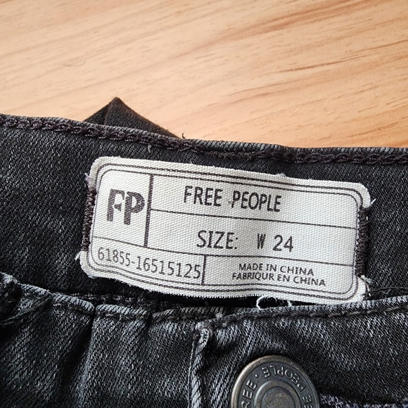 FreePeople Black Distressed Jeans Size 24 - Picture 9 of 9